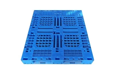 Pallet in plastica impilabile con sei-corridori