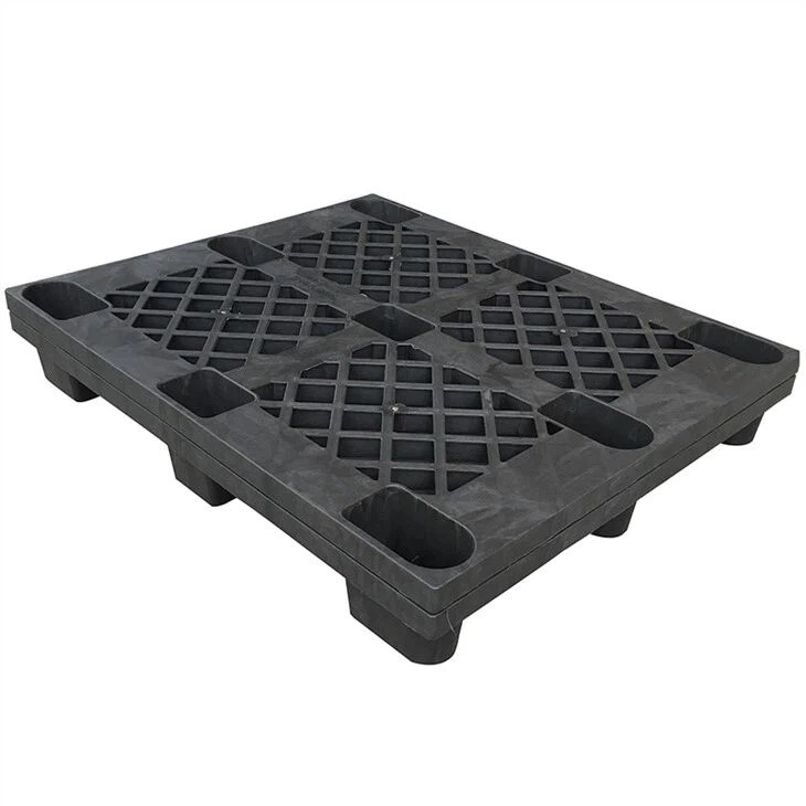 Pallet di plastica neri